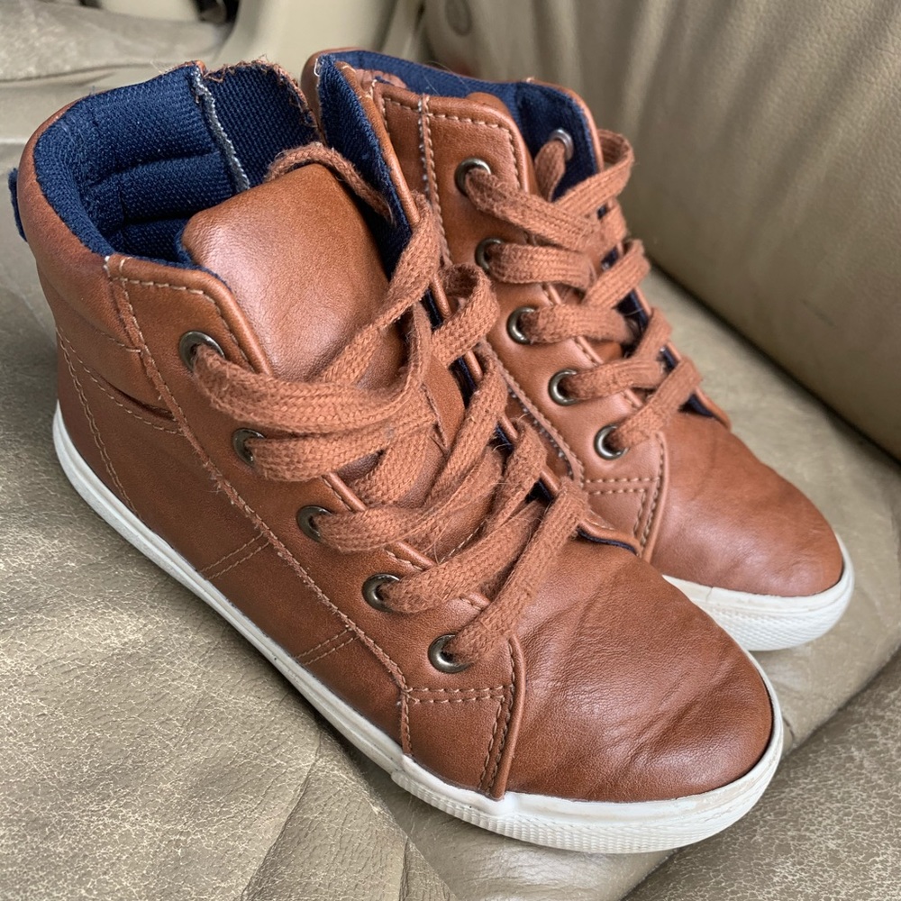 Boys Cat & Jack shoes size 11